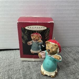 1994 Hallmark Keepsake "Mom-to-Be" bear ornament